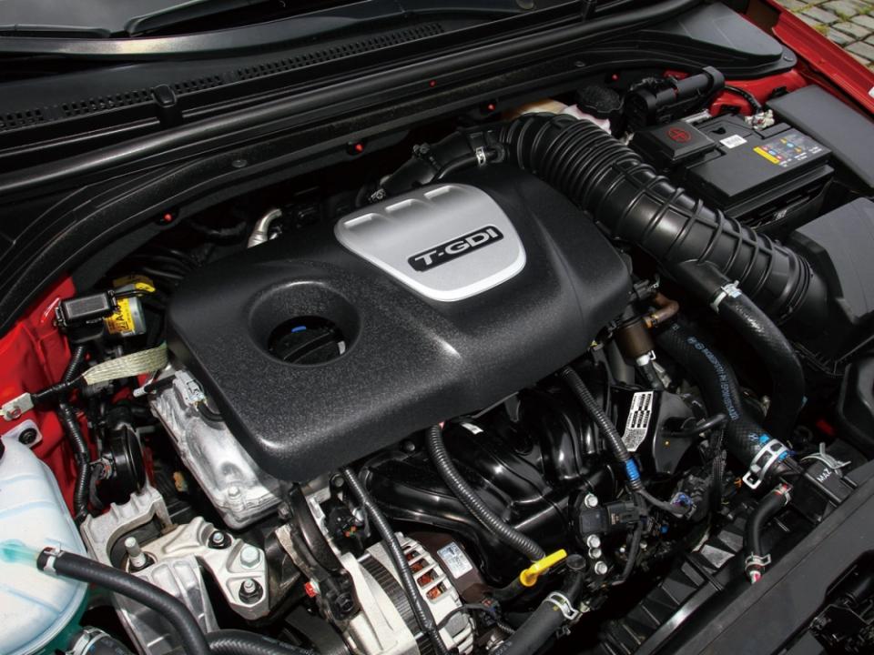 雖然Elantra Sport採用1.6升的小排氣量，不過在GDi缸內直噴渦輪增壓引擎的加持之下，還是一舉將最大馬力推至204hp，突破兩百大關。
