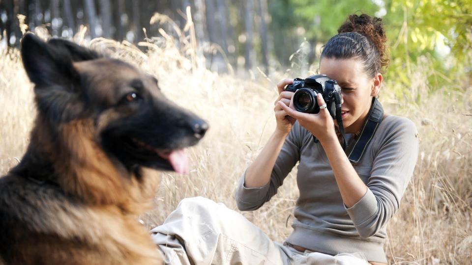 female pet animal photographer