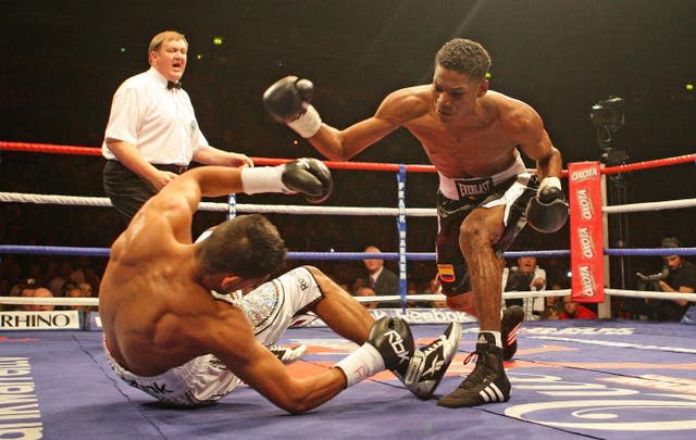 Breidis Prescott knocks out Amir Khan