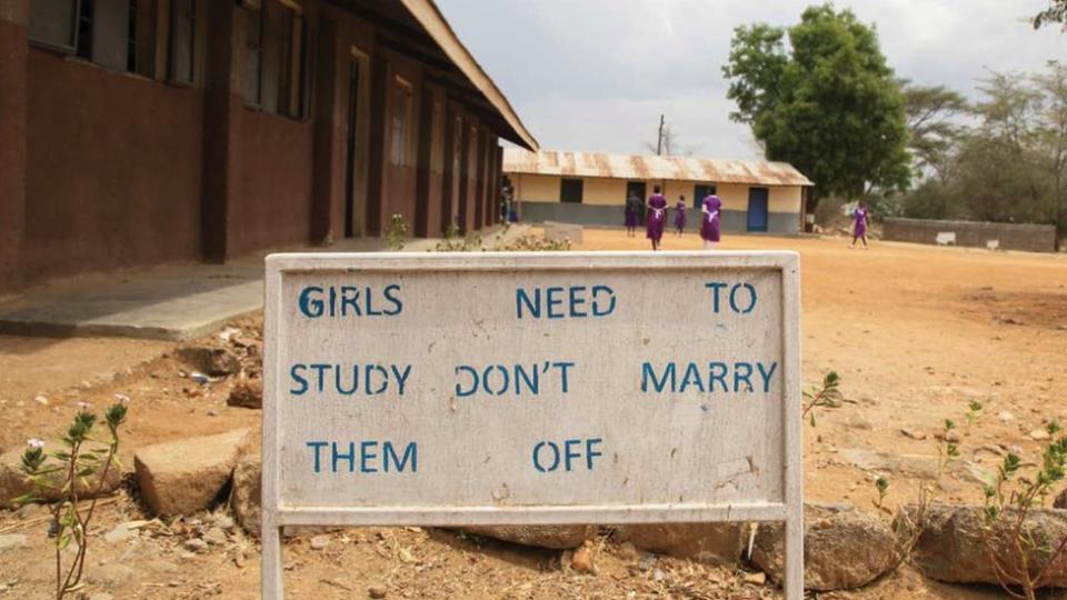 El patio de un colegio en África