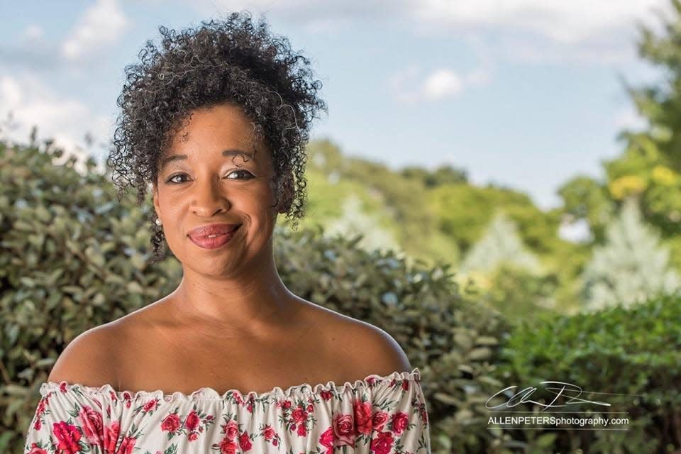 Sunday's first Elm Tree Concert of the season will feature Oklahoma City singer-songwriter Janice Francis-Smith on the grounds of the Arcadia Round Barn.