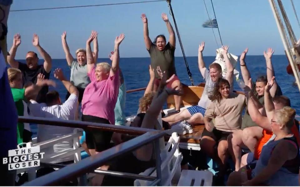 Nur die Seefahrt war lustig. An Land ging es für die 22 Schwergewichte, die sich für das Abnehmcamp auf Naxos qualifizieren wollten, gleich richtig zur Sache. (Bild: SAT.1)