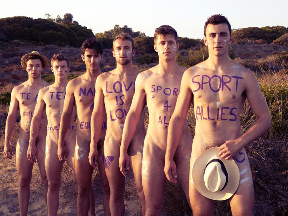 Die Rudermannschaft Warwick Rowers setzt ein Zeichen gegen Homophobie im Sport. (Bild-Copyright: Warwick Rowers/Twitter)