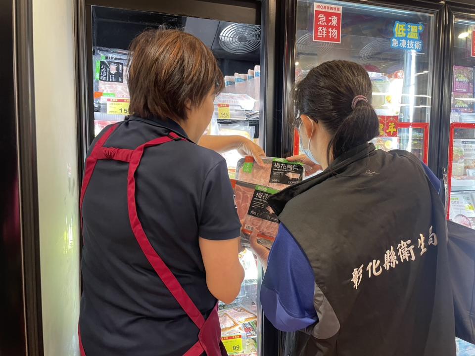 ▲彰化縣衛生局加強查核食品安全，全面清查全縣超市、大賣場、傳統市場、進口商、食材供應商，目前都未發現該批有瘦肉精的肉品。（彰化衛生局提供）