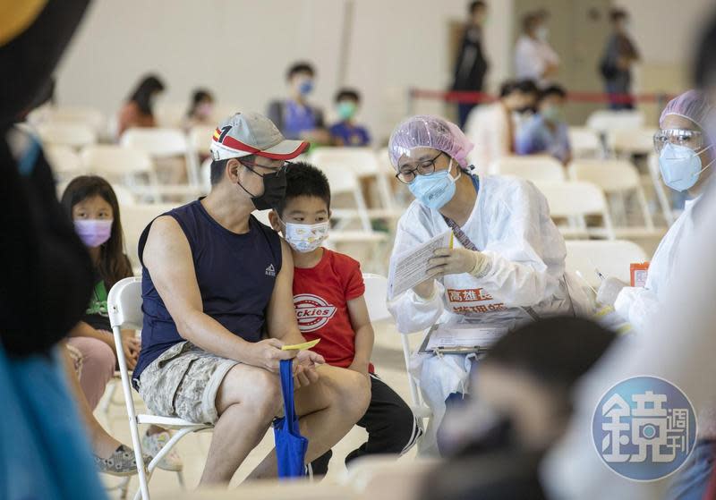 嬰幼兒莫德納疫苗今日起開打，羅一鈞建議家長趕緊讓小孩打疫苗以取得保護力。（本刊資料照）