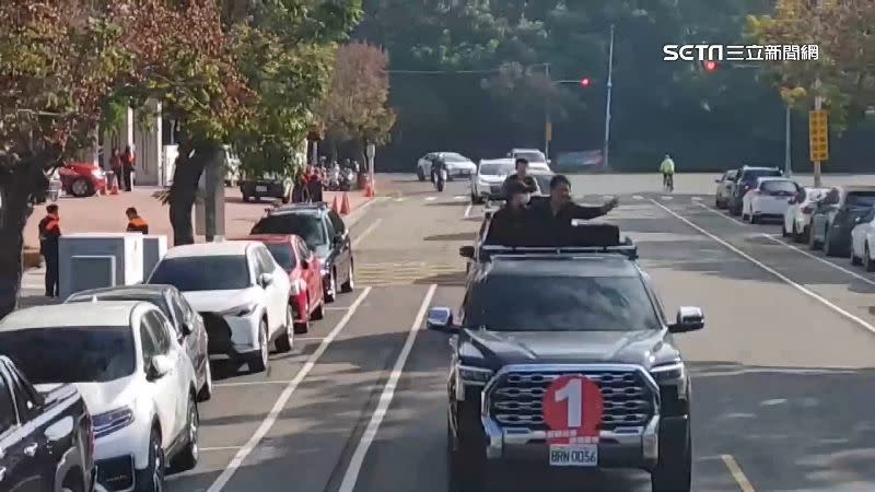 劉建國（圖）完成五連霸，車掃謝票時卻感到內心沉重，因為海線戰友蘇治芬連任失敗。