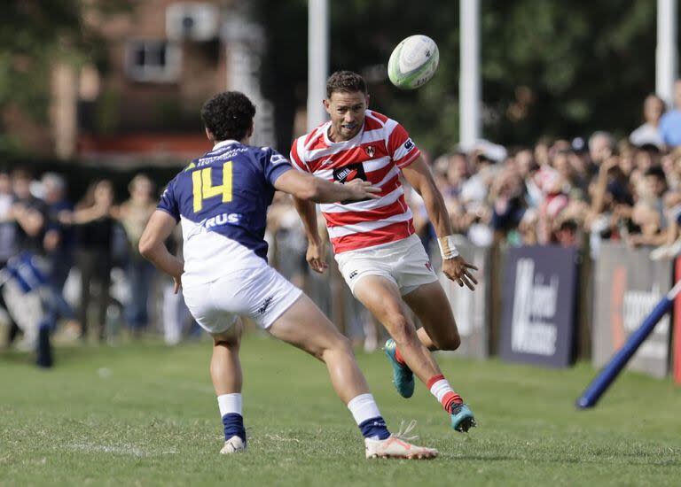 Una escena del triunfo de Alumni ante Champagnat, que volvió al Top 12 de la URBA