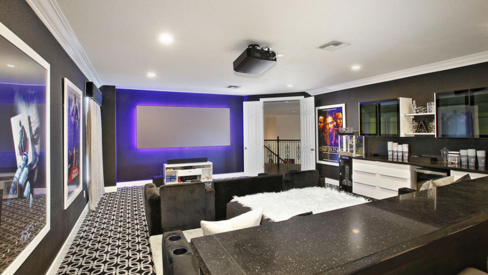 11382RedberryHomeTheatre