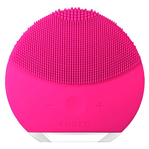 Foreo Luna Mini Facial Cleansing Brush (Amazon / Amazon)