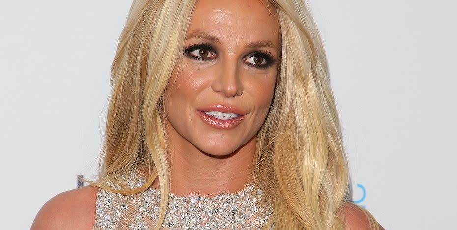 fans 'call police' to britney spears’ house over name change