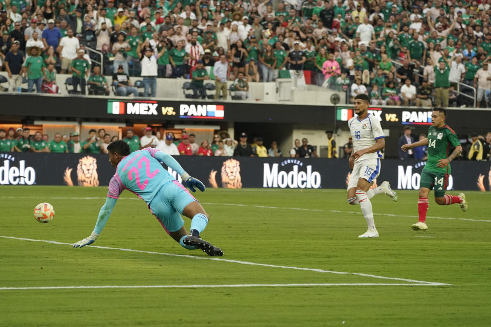 Panama goalkeeper Orlando Mosquera gives up a goal on a shot from Mexico's Santiago Gimenez during the second half of the CONCACAF Gold Cup final soccer match Sunday, July 16, 2023, in Inglewood, Calif. (AP Photo/Mark J. Terrill)
