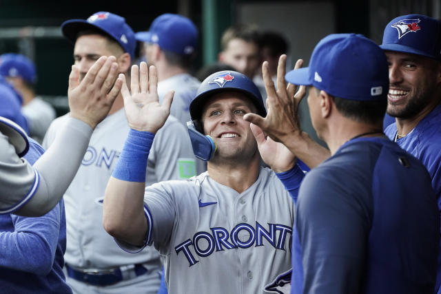 Encarnacion-Strand hits walk-off homer, Reds beat Blue Jays 1-0