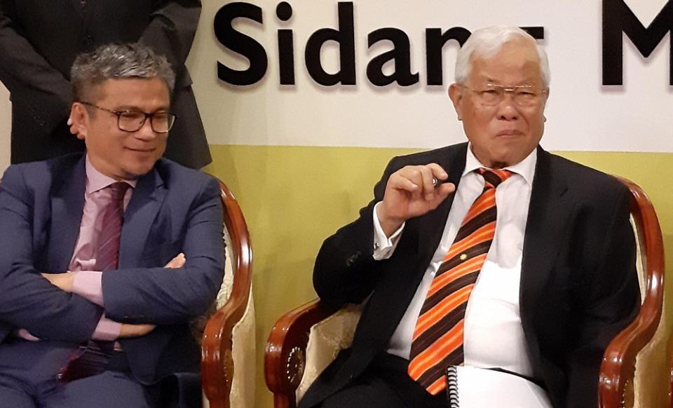 Sarawak Education, Science and Technological Research Minister Datuk Seri Michael Manyin Jawong speaking to reporters in Kuching November 12, 2019. — Picture by Sulok Tawie