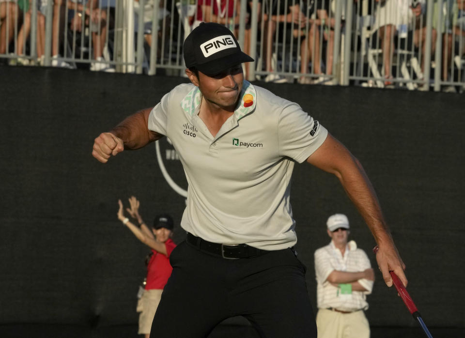 Norway,´s Viktor Hovland celebrates winning the Hero World Challenge PGA Tour at the Albany Golf Club in New Providence, Bahamas, Sunday, Dec. 4, 2022. (AP Photo/Fernando Llano)