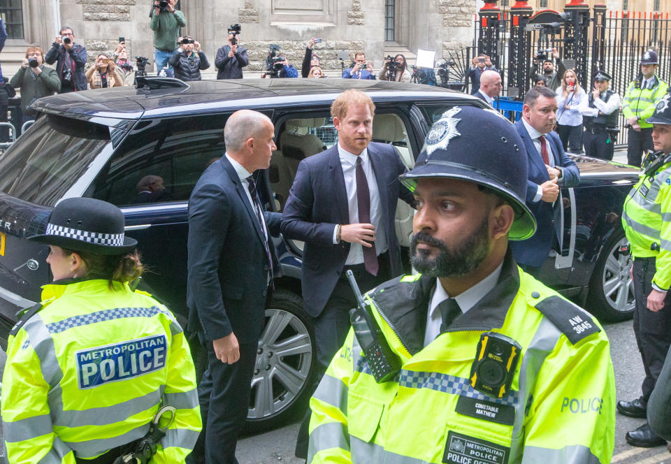 Le prince Harry face à la foule