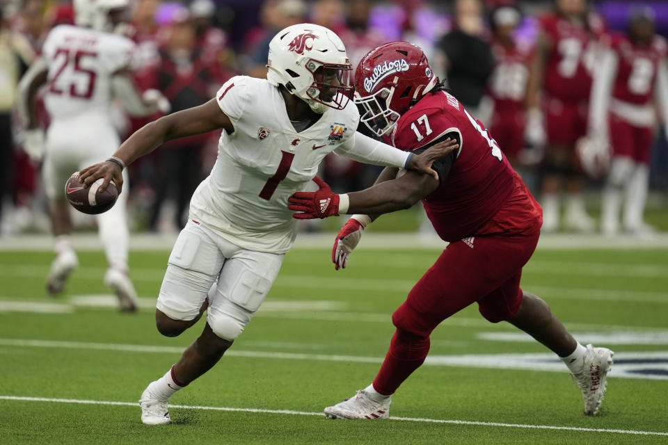 Washington State quarterback Cameron Ward (1) is threatened by Fresno State defensive lineman Johnny Hudson Jr. (17) during the first half of the LA Bowl in Inglewood, Calif., Saturday, Dec. 17, 2022. (AP Photo/Ashley Landis)