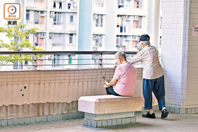 本港人口老化，長者一人申請者的平均輪候上樓時間為3.9年。