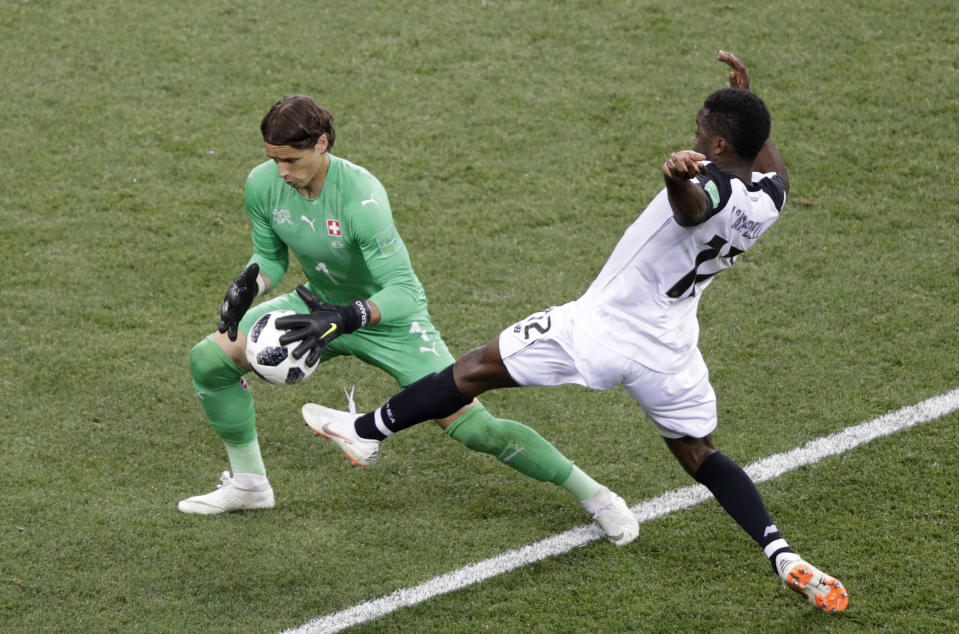 <p>Costa Rica’s Joel Campbell, right, challenges Switzerland goalkeeper Yann Sommer during the group E match between Switzerland and Costa Rica, at the 2018 soccer World Cup in the Nizhny Novgorod Stadium in Nizhny Novgorod , Russia, Wednesday, June 27, 2018. (AP Photo/Mark Baker) </p>