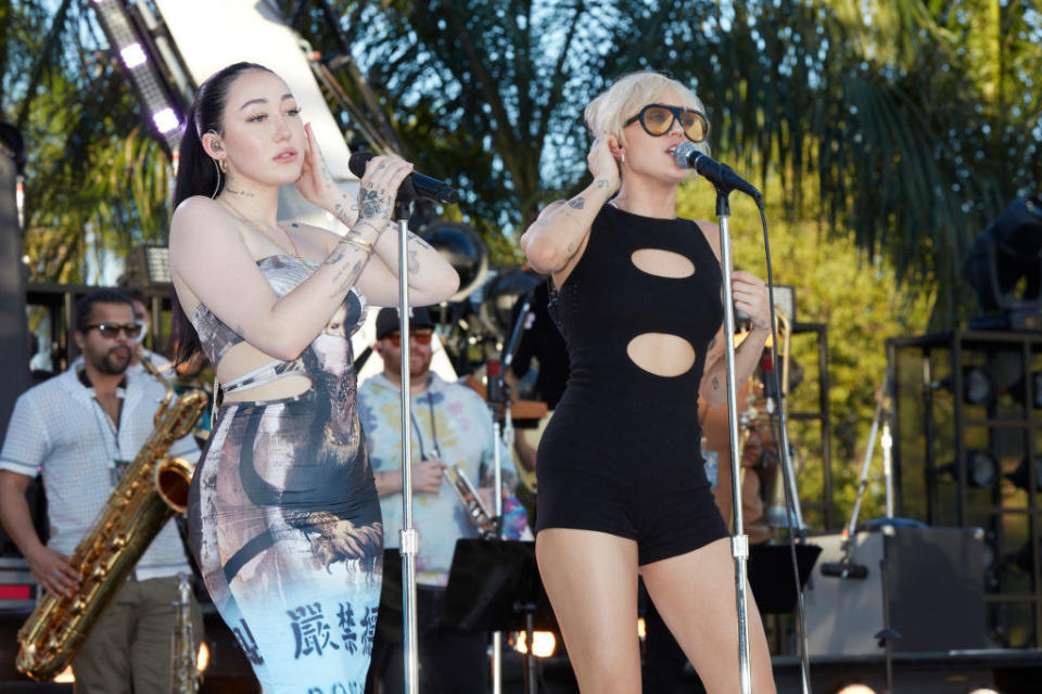 Noah Cyrus performing