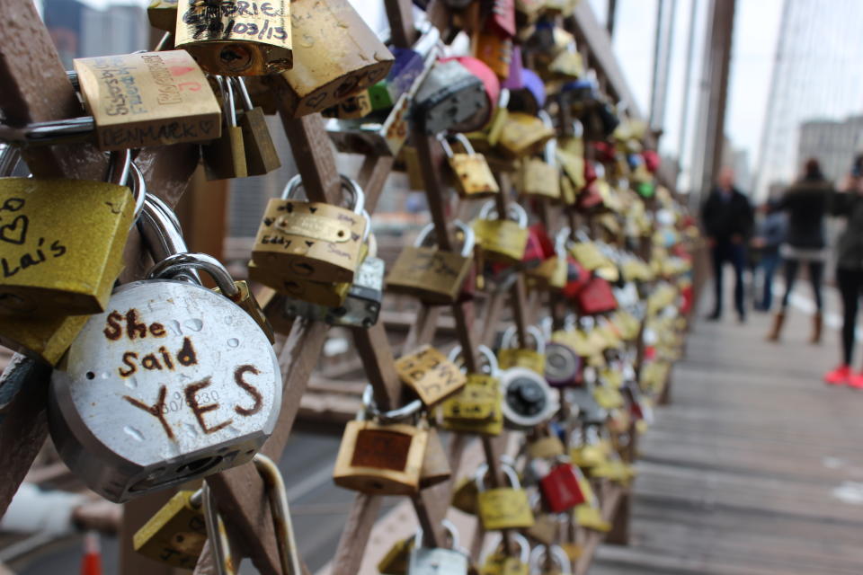 Schlösser an der Brooklyn Bridge in New York City. (Bild: Getty Image)