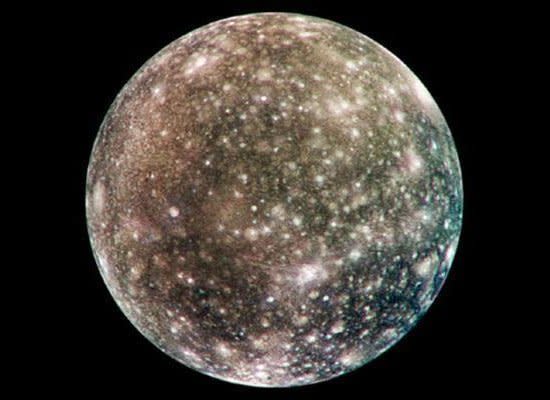 NASA reports that Callisto is the third largest satellite in the <a href="http://www.mnn.com/eco-glossary/solar" target="_hplink">solar</a> system and roughly the size of Mercury. <a href="http://www.nasaimages.org/luna/servlet/detail/nasaNAS~4~4~17133~120918:Global-Callisto-in-Color?qvq=q:callisto;lc:NVA2%7E30%7E30,NVA2%7E62%7E62,NVA2%7E61%7E61,NVA2%7E60%7E60,nasaNAS%7E22%7E22,NVA2%7E19%7E19,nasaNAS%7E20%7E20,NVA2%7E18%7E18,NVA2%7E49%7E49,NVA2%7E16%7E16,NVA2%7E8%7E8,NVA2%7E48%7E48,NVA2%7E" target="_hplink">Pictured here in color</a>, NASA points out that its many markings show a turbulent history of collisions with space objects. In fact, <a href="http://solarsystem.nasa.gov/planets/profile.cfm?Object=Callisto" target="_hplink">Callisto</a> is known to be the most heavily cratered object in our solar system. And while Callisto is uniformly cratered, it is not uniformly colored. Experts believe the different colors come from ice and ice erosion. It is the darkest of <a href="http://www.mnn.com/eco-glossary/jupiter" target="_hplink">Jupiter</a>'s four largest moons, known as the Galilean satellites. But it is still <a href="http://solarsystem.nasa.gov/planets/profile.cfm?Object=Callisto" target="_hplink">twice as bright</a> as our moon.