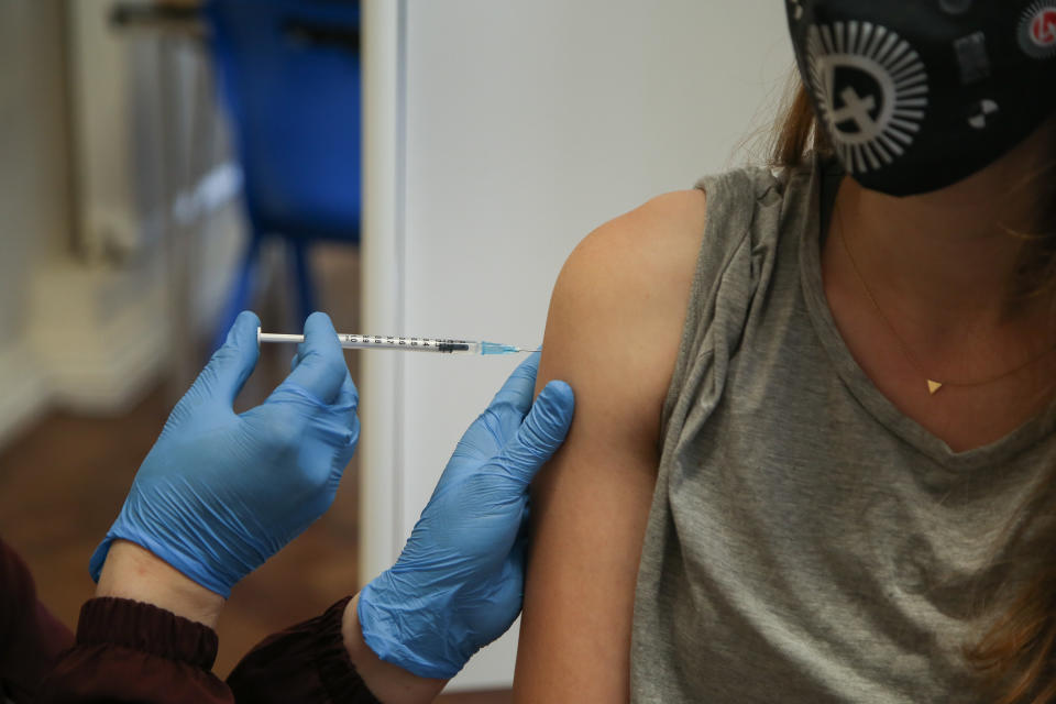 LONDON, UNITED KINGDOM - 2021/08/25: A vaccinator administers the Pfizer Covid-19 vaccine to a woman at a vaccination centre in London. (Photo by Dinendra Haria/SOPA Images/LightRocket via Getty Images)