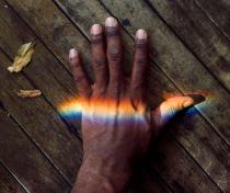 iPhone 6 rainbow hand