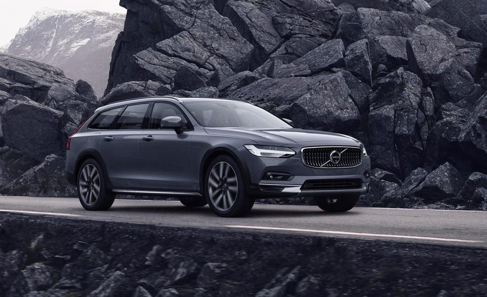 <p>The <a href="https://www.caranddriver.com/volvo/v90" rel="nofollow noopener" target="_blank" data-ylk="slk:Volvo V90 Cross Country;elm:context_link;itc:0;sec:content-canvas" class="link ">Volvo V90 Cross Country</a> is the tougher-looking wagon version of the S90. Predictably, the V90's IIHS ratings are identical to those of the S90. </p><p><a class="link " href="https://www.caranddriver.com/reviews/a15078325/2018-volvo-v90-t6-awd-test-review/" rel="nofollow noopener" target="_blank" data-ylk="slk:V90 TESTED;elm:context_link;itc:0;sec:content-canvas">V90 TESTED</a> | <a class="link " href="https://www.caranddriver.com/volvo/v90" rel="nofollow noopener" target="_blank" data-ylk="slk:V90 INFO;elm:context_link;itc:0;sec:content-canvas">V90 INFO</a> | <a class="link " href="https://www.caranddriver.com/volvo/v90/specs" rel="nofollow noopener" target="_blank" data-ylk="slk:V90 SPECS;elm:context_link;itc:0;sec:content-canvas">V90 SPECS</a></p>