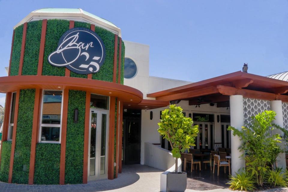 Bar 25, a restaurant serving American pub classics, has revamped the former Mellow Mushroom space in downtown West Palm Beach.