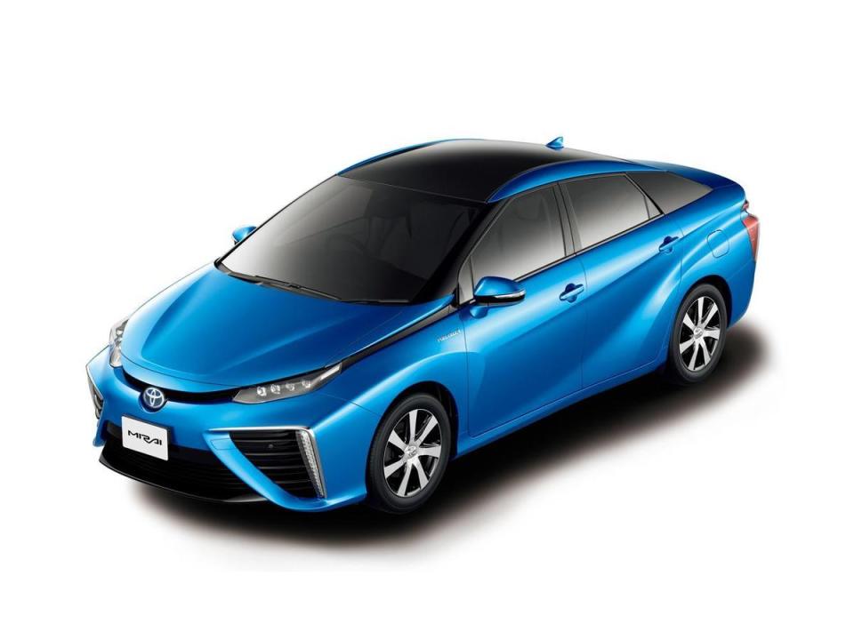 TOYOTA在2014年領先車壇推出第一代TOYOTA Mirai氫燃料電池電動車(FCEV)，以純淨氫氣轉換為車輛行駛動力，在整個行駛過程中，除了H2O水分子之外，不會排放任何廢棄物。