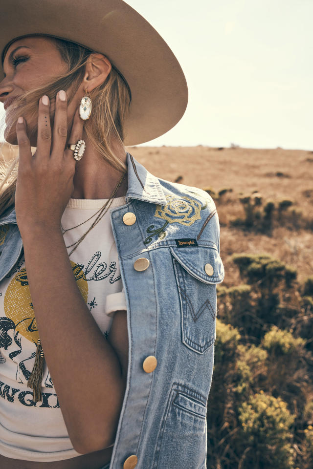 Wrangler® x Yellow Rose by Kendra Scott Denim Western Shirt in