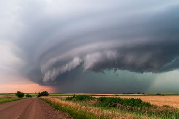 storm-chaser-risks-life-incredible-tornado-lightning-photos-america