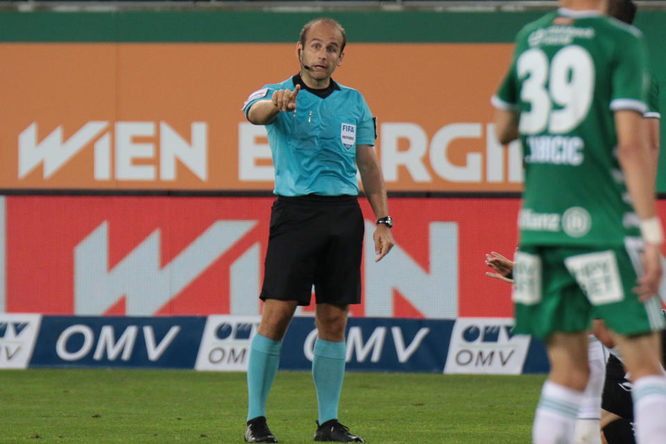 VIENNA, AUSTRIA - JULY 1: Referee Walter Altmann during tipico Bundesliga match between SK Rapid Wien and LASK at Allianz Stadion on July 1, 2020 in Vienna, Austria. (Photo by Johann Schwarz/SEPA.Media /Getty Images)