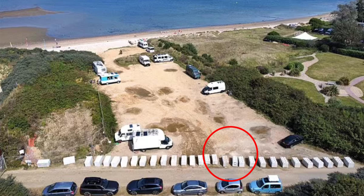 Man makes spectacular move as parking war breaks out in beach town