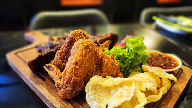 Daun Bistro Meat Platter for 2 pax - chicken wings