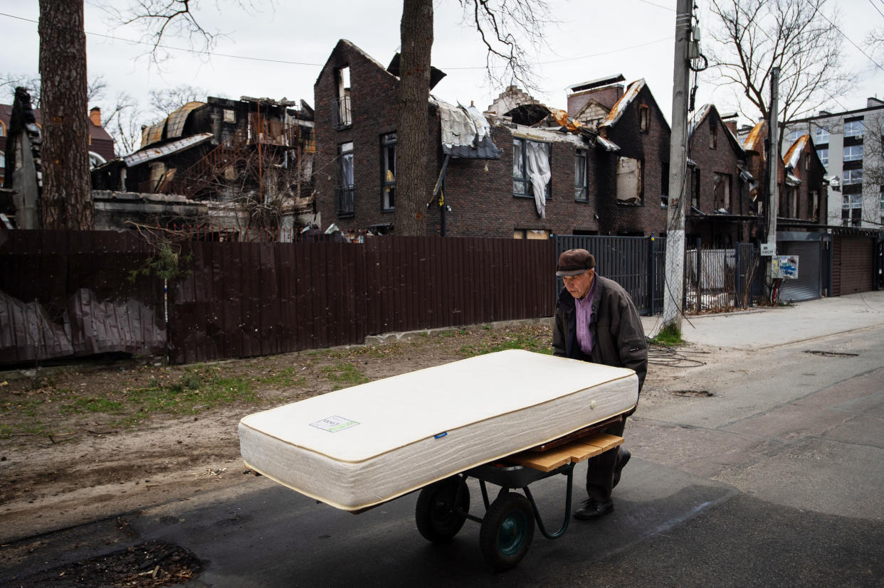 Ukrainians Cope With Aftermath Of Russian Military Presence In Bucha (Scott Peterson / Getty Images)