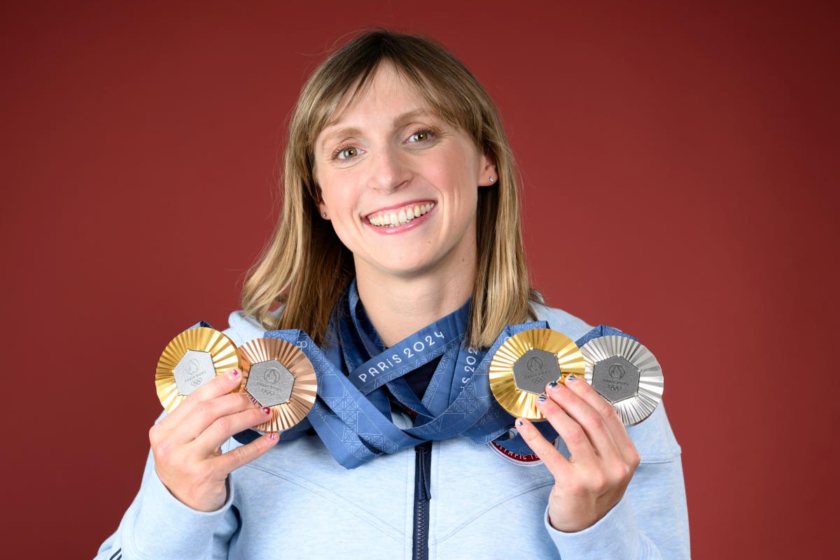 Katie Ledecky surprises Stanford friend Albane Valenzuela at Paris