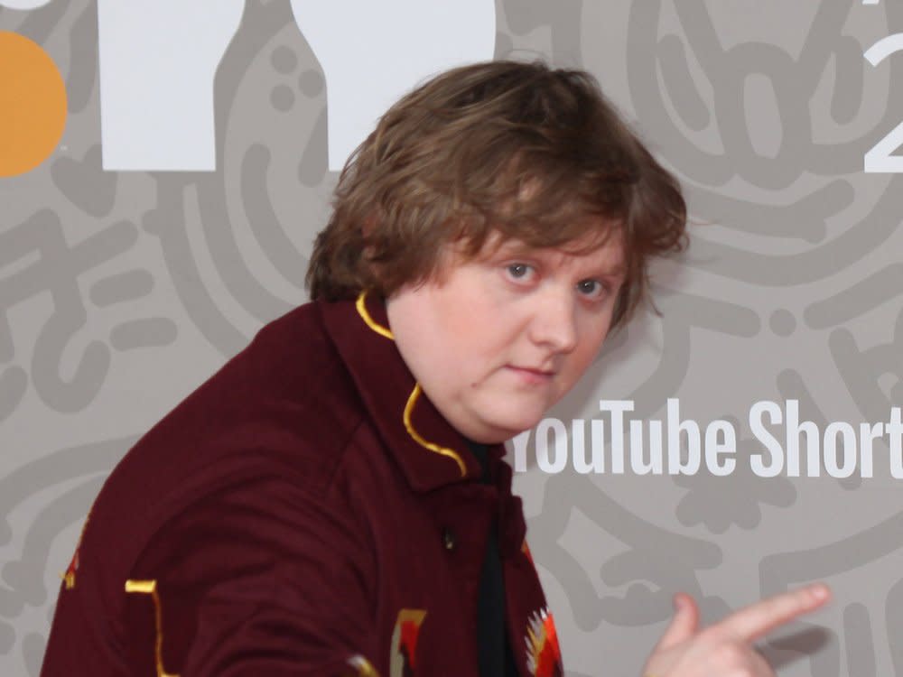 Lewis Capaldi zeigte sich Anfang des Jahres zum ersten Mal bei den Brit Awards mit seiner Freundin. (Bild: imago/Landmark Media)