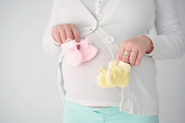 En un embarazo de gemelos los cuidados prenatales son fundamentales. – Foto: NadyaSabeva/Getty Images