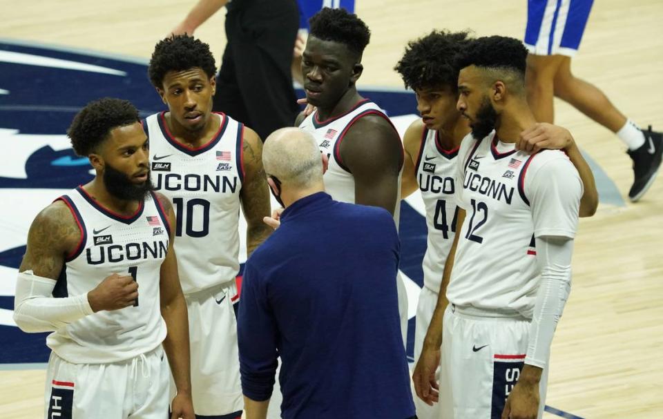 Connecticut Huskies head coach Dan Hurley talks to guard R.J. Cole (1) and guard Brendan Adams (10), forward Adama Sanogo (middle top), guard Andre Jackson (44) and forward Tyler Polley (12) during a break in the action against the Central Connecticut State Blue Devils in the second half on Nov. 25, 2020, at Gampel Pavilion in Storrs, Connecticut.