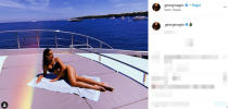 Le foto di lady CR7 al mare.