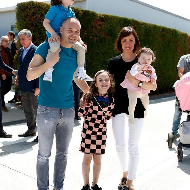 Andrés Iniesta aseguró que su mejor regalo ha sido la bella familia que tiene. <a href="https://www.instagram.com/andresiniesta8/?hl=en" rel="nofollow noopener" target="_blank" data-ylk="slk:Foto: Andrés Iniesta/Instagram;elm:context_link;itc:0;sec:content-canvas" class="link ">Foto: Andrés Iniesta/Instagram</a>