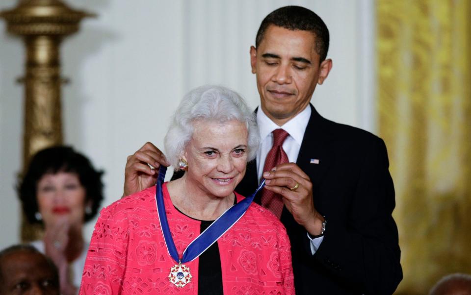 President Barack Obama presents Ms O'Connor with the 2009 Presidential Medal of Freedom