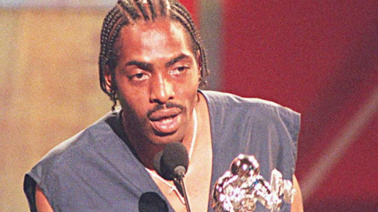 Coolio accepts the award for Best Rap Video 04 September at the MTV Video Music Awards at Radio City Music Hall in New York City. Coolio was nominated in four categories.      AFP PHOTO Don EMMERT (Photo by DON EMMERT / AFP)