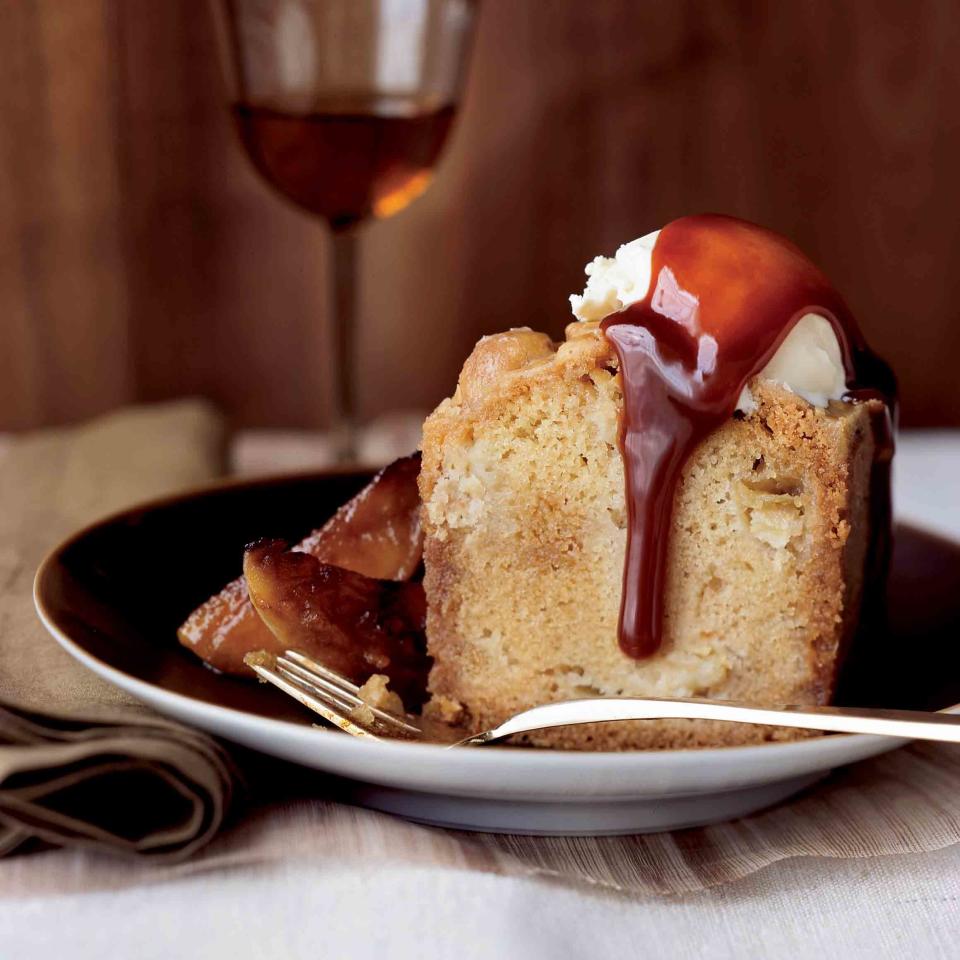 Apple Cake with Toffee Crust