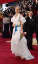 Sí, con este desafortunado vestido de Christian LaCroix desfiló en la alfombra roja de los Oscars en 2004. (Foto: Vince Bucci / Getty Images)