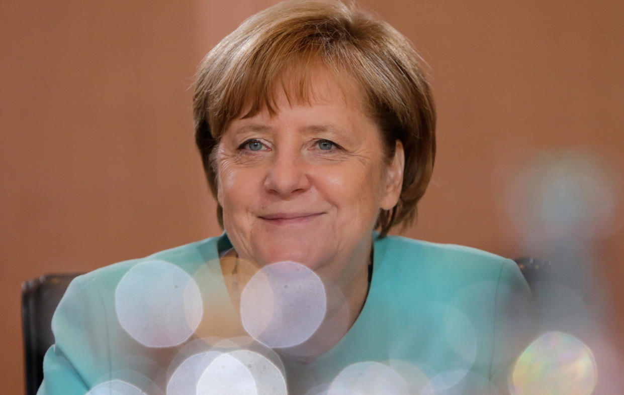 Angela Merkel fährt den Kuschelkurs – auch im Wahlkampf (Bild: AP)