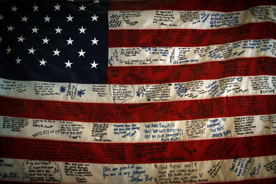 A U.S. flag with greetings from home is decorated in an emergency room of the 28th Combat Support hospital in the Green Zone in Baghdad August 18, 2007. REUTERS/Damir Sagolj