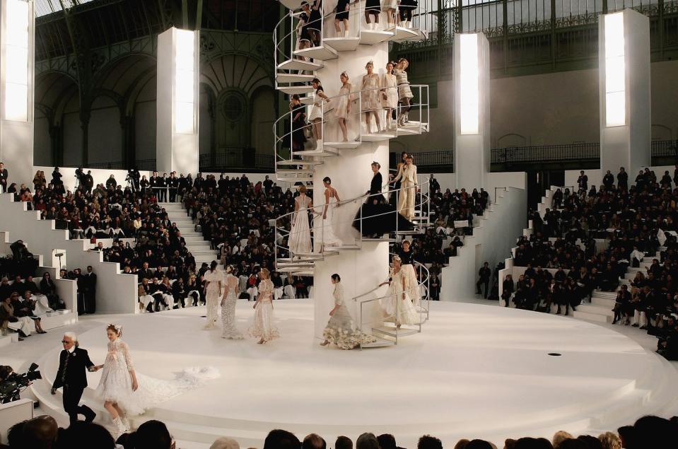 <p>Chanel Haute Couture Spring-Summer 2006</p>
