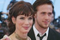 Inzwischen ist Ryan Gosling mit Eva Mendes zusammen, doch einst war er mit Sandra Bullock (56) liiert, die sogar 16 Jahre älter ist als ihr Co-Star aus "Mord nach Plan". (Bild: Pascal Le Segretain/Getty Images)